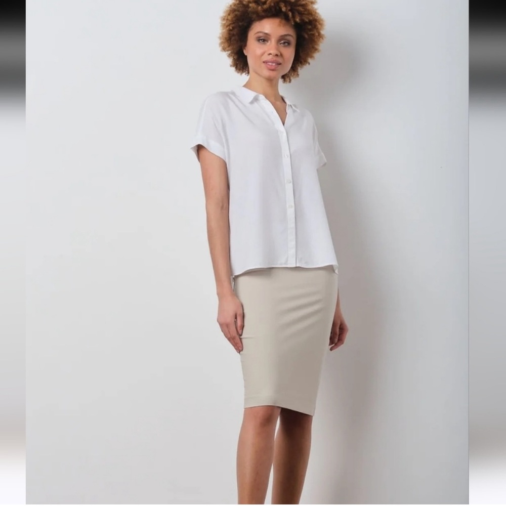 Avenue Montaigne Pull-On Skirt in Beige